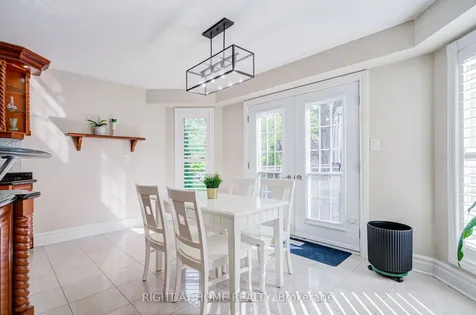 128 Carlyle Crescent Aurora ON L4G 6P7