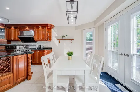 128 Carlyle Crescent Aurora ON L4G 6P7