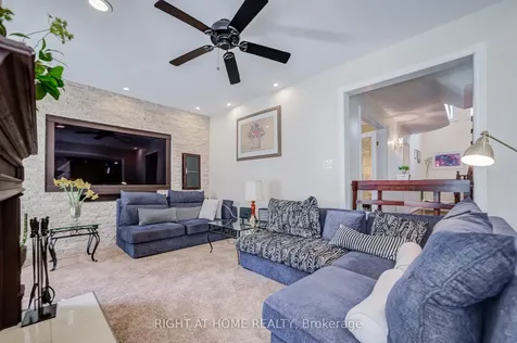 128 Carlyle Crescent Aurora ON L4G 6P7