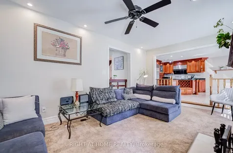 128 Carlyle Crescent Aurora ON L4G 6P7