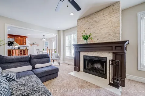 128 Carlyle Crescent Aurora ON L4G 6P7