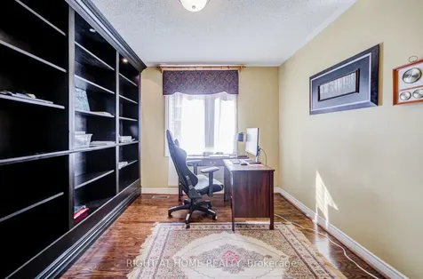 128 Carlyle Crescent Aurora ON L4G 6P7