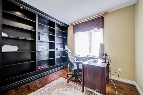 128 Carlyle Crescent Aurora ON L4G 6P7