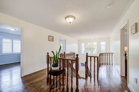 128 Carlyle Crescent Aurora ON L4G 6P7