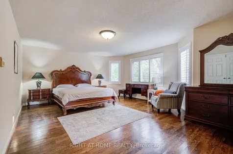 128 Carlyle Crescent Aurora ON L4G 6P7