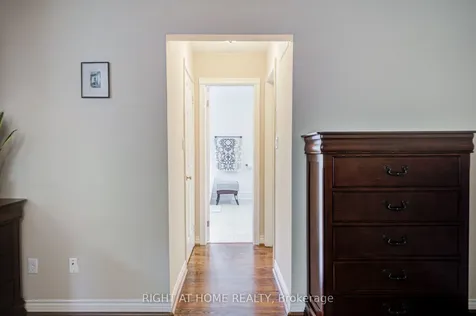 128 Carlyle Crescent Aurora ON L4G 6P7