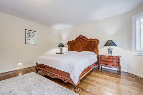 128 Carlyle Crescent Aurora ON L4G 6P7