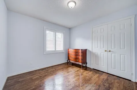 128 Carlyle Crescent Aurora ON L4G 6P7