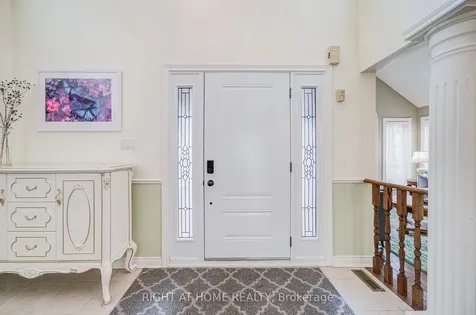 128 Carlyle Crescent Aurora ON L4G 6P7