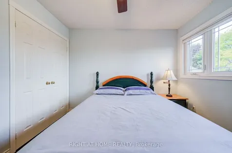 128 Carlyle Crescent Aurora ON L4G 6P7