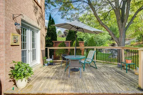 128 Carlyle Crescent Aurora ON L4G 6P7