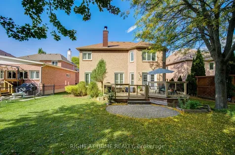 128 Carlyle Crescent Aurora ON L4G 6P7