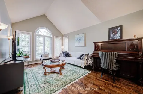 128 Carlyle Crescent Aurora ON L4G 6P7