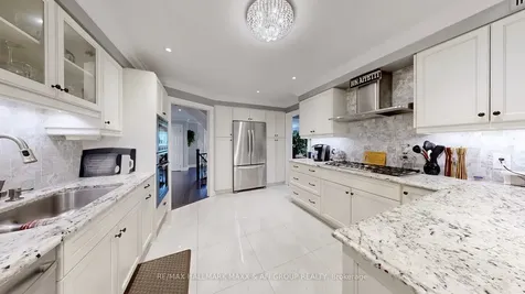 62 Corner Ridge Road Aurora ON L4G 6L3