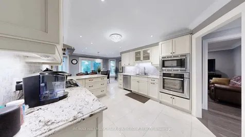 62 Corner Ridge Road Aurora ON L4G 6L3