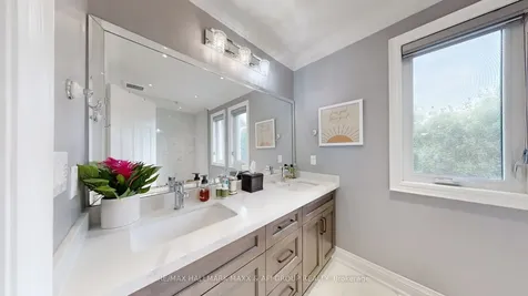 62 Corner Ridge Road Aurora ON L4G 6L3