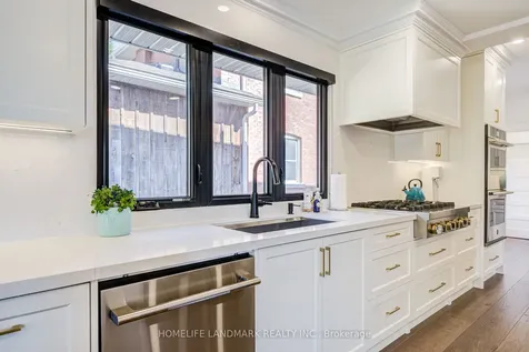 40 Harrison Avenue Aurora ON L4G 1E1