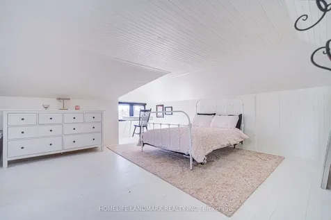 40 Harrison Avenue Aurora ON L4G 1E1