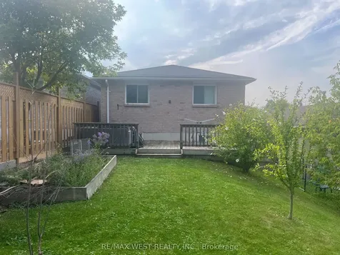 11 Turner Court Bradford West Gwillimbury ON L3Z 2W3