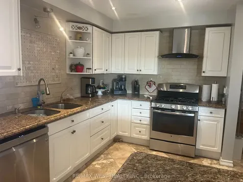 11 Turner Court Bradford West Gwillimbury ON L3Z 2W3