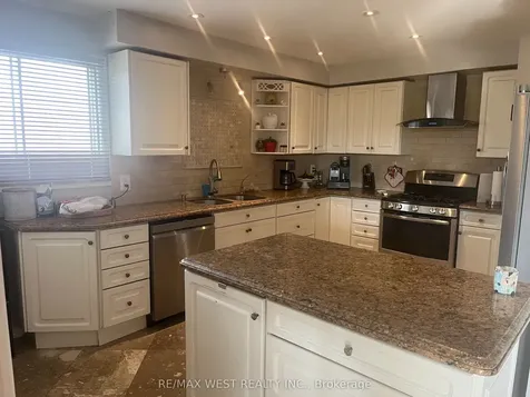 11 Turner Court Bradford West Gwillimbury ON L3Z 2W3