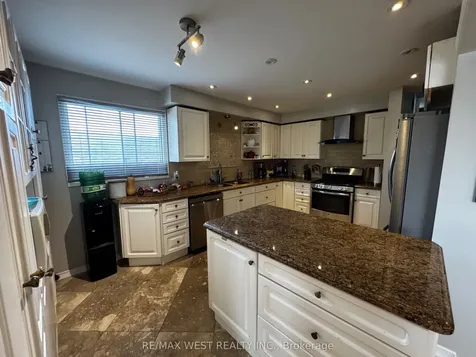 11 Turner Court Bradford West Gwillimbury ON L3Z 2W3