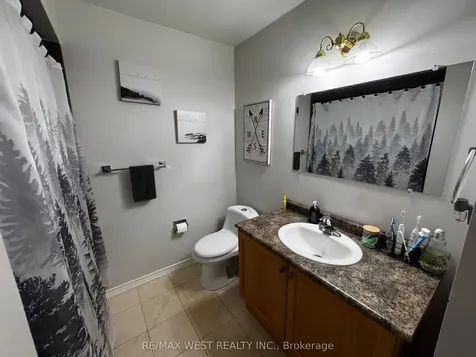 11 Turner Court Bradford West Gwillimbury ON L3Z 2W3