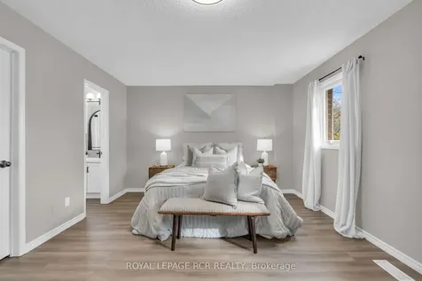 57 Closs Square Aurora ON L4G 5H6