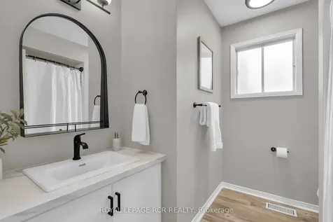 57 Closs Square Aurora ON L4G 5H6