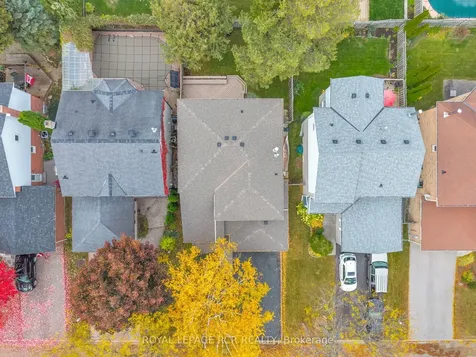 57 Closs Square Aurora ON L4G 5H6