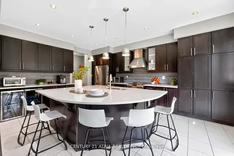 43 Novan Crescent Aurora ON L4G 0X6