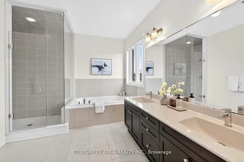 43 Novan Crescent Aurora ON L4G 0X6