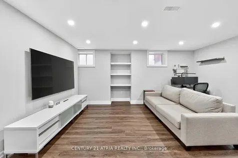 43 Novan Crescent Aurora ON L4G 0X6