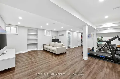 43 Novan Crescent Aurora ON L4G 0X6