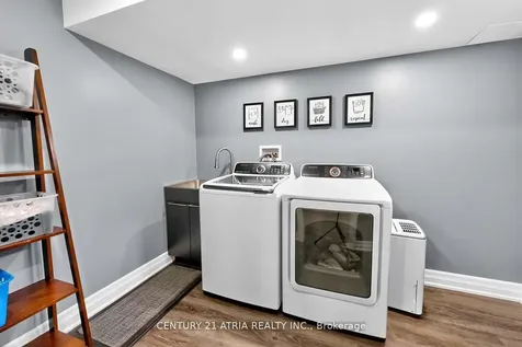 43 Novan Crescent Aurora ON L4G 0X6