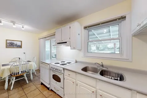 122 Valleyview Crescent W Bradford West Gwillimbury ON L3Z 1S7