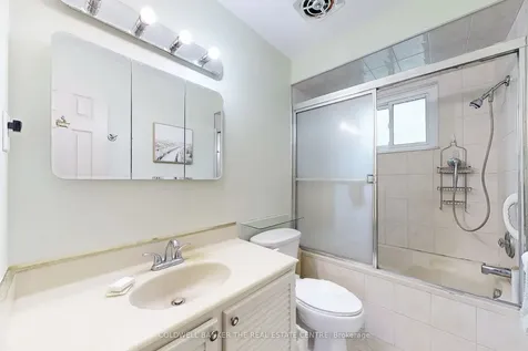 122 Valleyview Crescent W Bradford West Gwillimbury ON L3Z 1S7