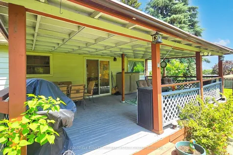 122 Valleyview Crescent W Bradford West Gwillimbury ON L3Z 1S7
