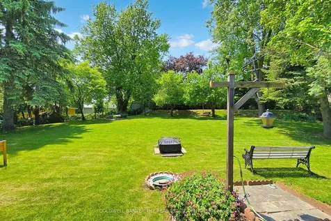 122 Valleyview Crescent W Bradford West Gwillimbury ON L3Z 1S7