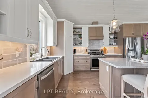 23 Dunkelman Drive Georgina ON L4P 3C8
