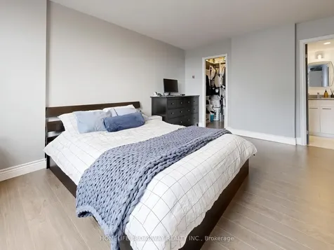 7451 Yonge Street Markham ON L3T 2B4