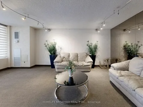 7451 Yonge Street Markham ON L3T 2B4