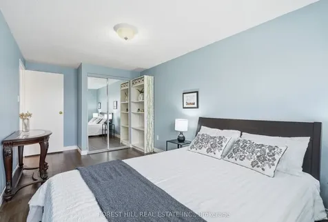 26 Laurel Valley Court Vaughan ON L4K 2B3