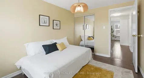 26 Laurel Valley Court Vaughan ON L4K 2B3