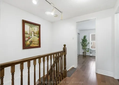 26 Laurel Valley Court Vaughan ON L4K 2B3
