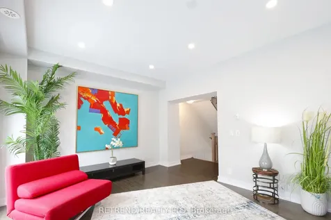 8 Guardhouse Crescent Markham ON L6C 3J7