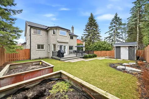29 Mcgee Crescent Aurora ON L4G 6L8