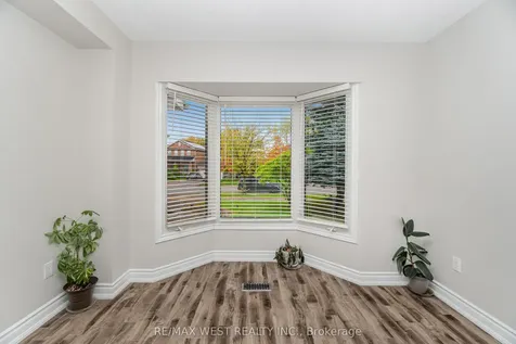 86 Dina Road Vaughan ON L6A 1L7