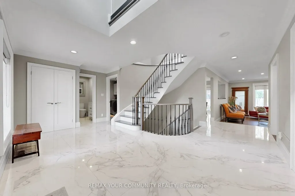 186 Wigwoss Drive Vaughan ON L4L 4H2
