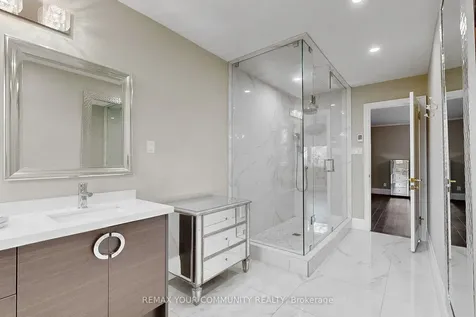 186 Wigwoss Drive Vaughan ON L4L 4H2